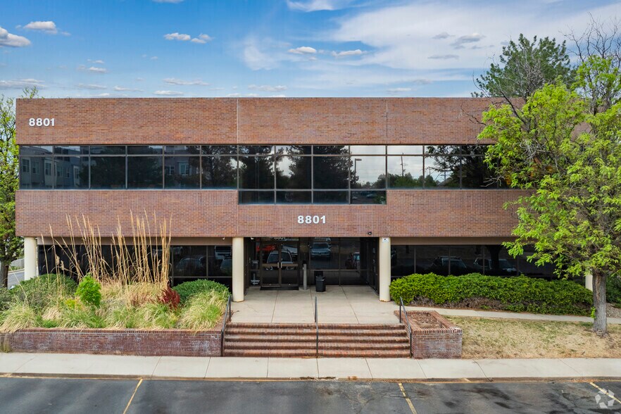 8801 E Hampden Ave, Denver, CO à louer - Photo de l’immeuble – Image 3 sur 15