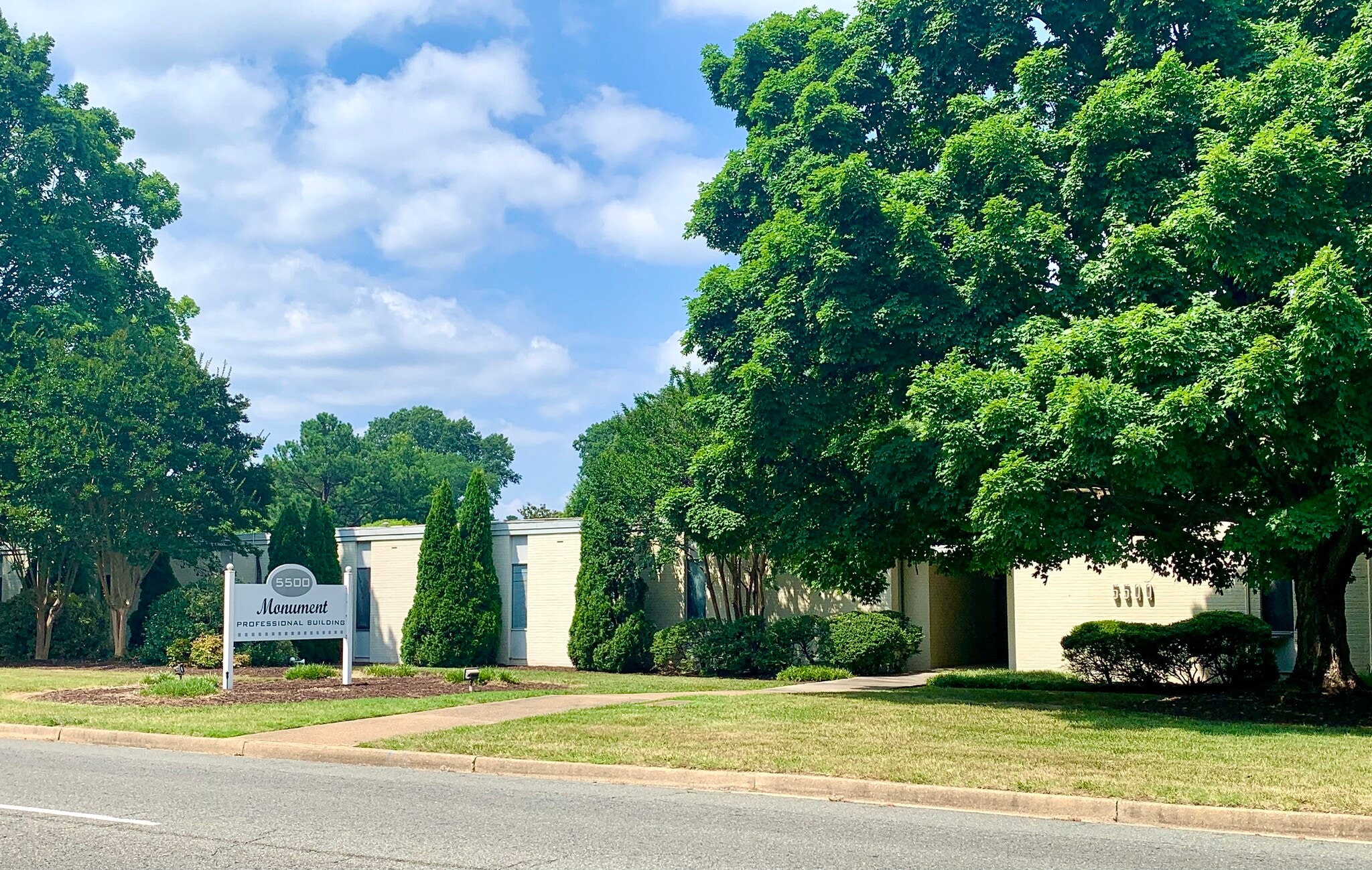 5500 Monument Ave, Richmond, VA à louer Photo principale– Image 1 sur 9