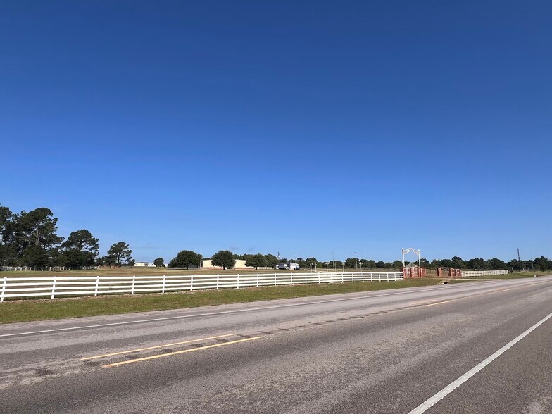 2502 Highway 304, Smithville, TX à louer - Photo de l’immeuble – Image 2 sur 13