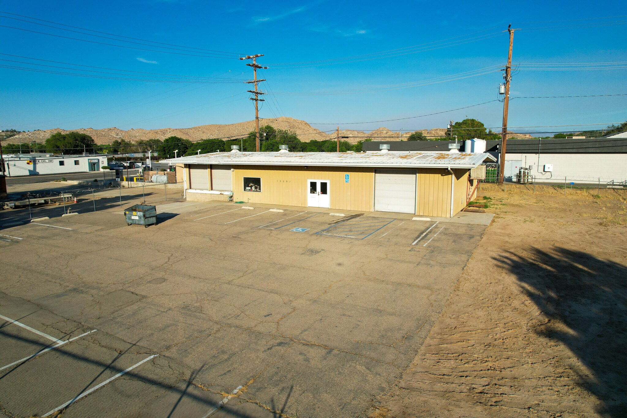 15691 1st St, Victorville, CA à vendre Photo de l’immeuble– Image 1 sur 10