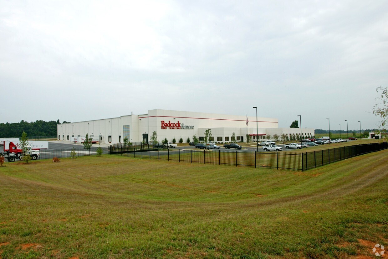 1017 Corporate Park Dr, Mebane, NC à louer Photo de l’immeuble– Image 1 sur 12