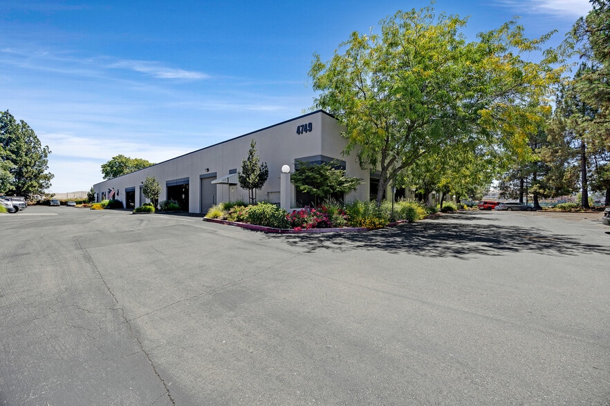 4749 Bennett Dr, Livermore, CA à vendre - Photo de l’immeuble – Image 3 sur 33