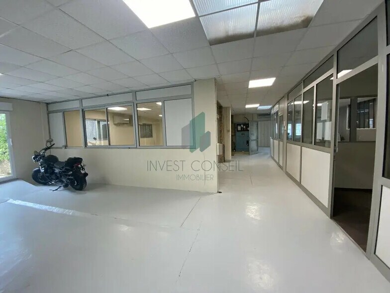 Local d’activités dans Éragny à louer - Photo de l’immeuble – Image 3 sur 10