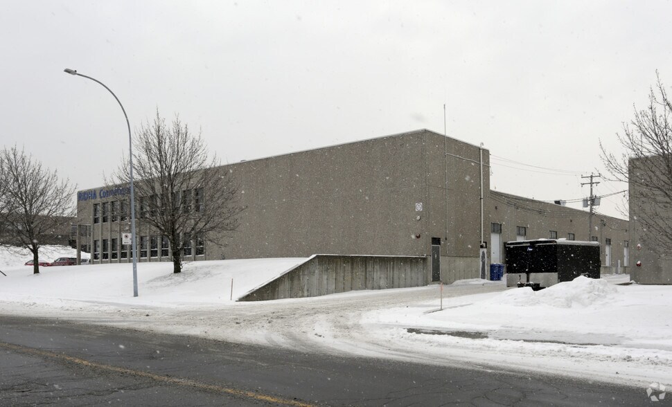 2602-2630 Rue Lapierre, Montréal, QC à louer - Photo de l’immeuble – Image 2 sur 2