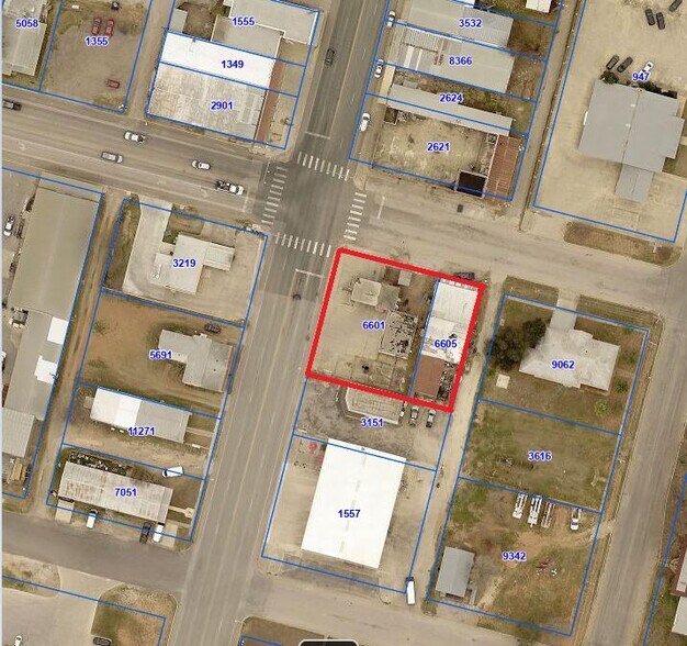 304 S Oak St, Pearsall, TX à vendre - Photo principale – Image 1 sur 4