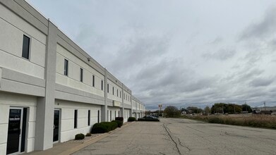 N922 & N926 Tower View Dr, Greenville, WI à louer Photo de l’immeuble– Image 1 sur 1