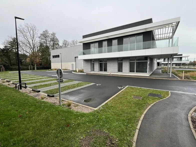 Local d’activités dans Saint-André-lez-Lille à louer - Photo de l’immeuble – Image 2 sur 8