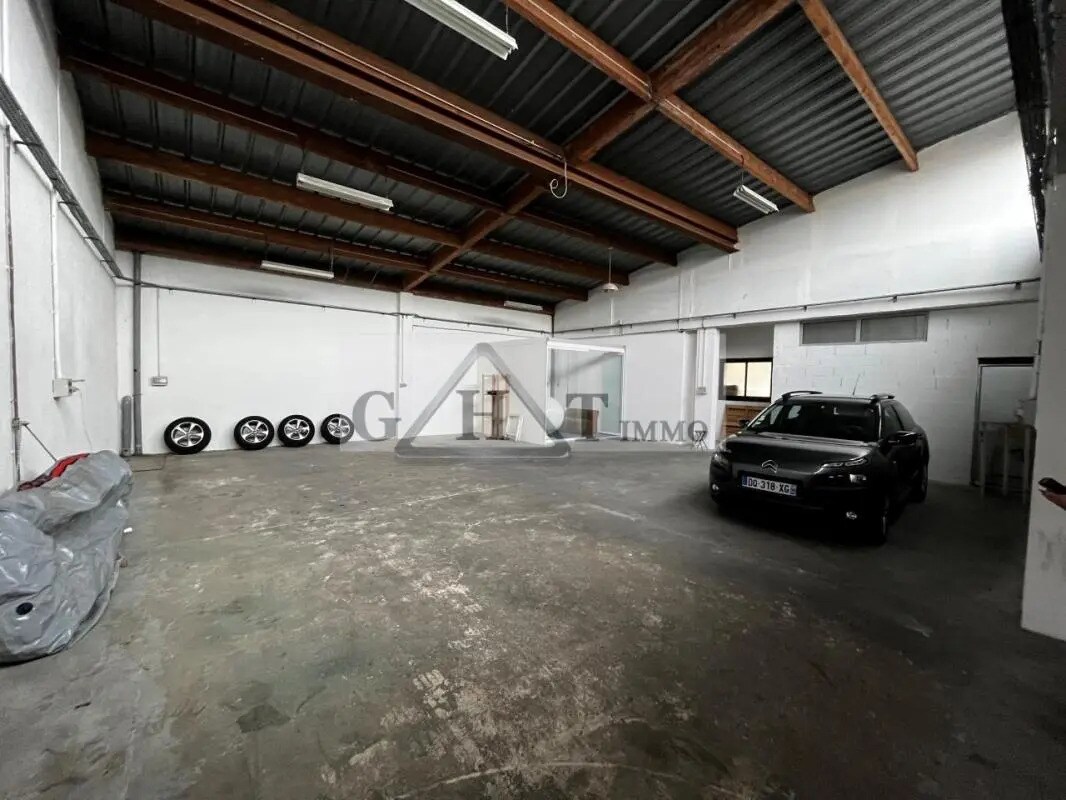 Industriel/Logistique dans Saint-Maur-des-Fossés à louer Photo intérieure– Image 1 sur 4