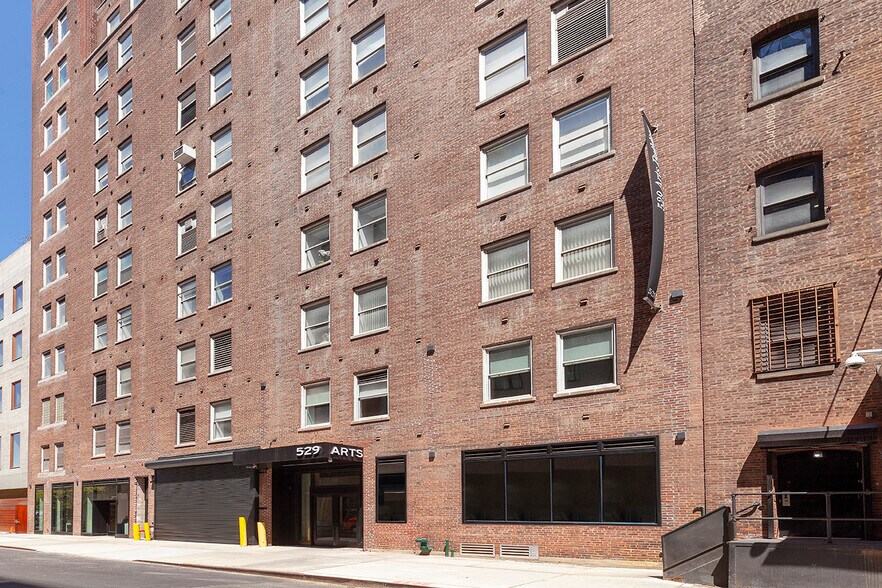 529 W 20th St, New York, NY à louer - Photo de l’immeuble – Image 3 sur 35