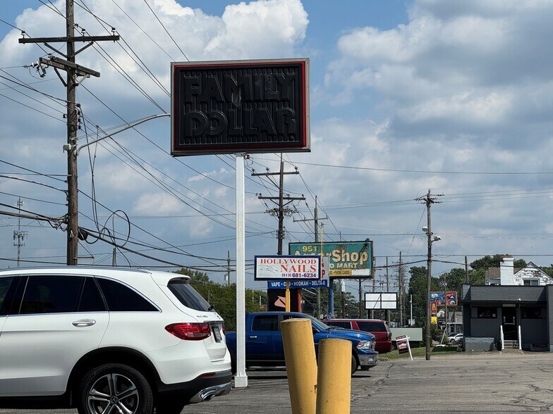 951 W North Bend Rd, Cincinnati, OH à louer - Photo de l’immeuble – Image 3 sur 5