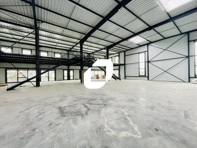 Plus de détails pour Local d’activités à vendre