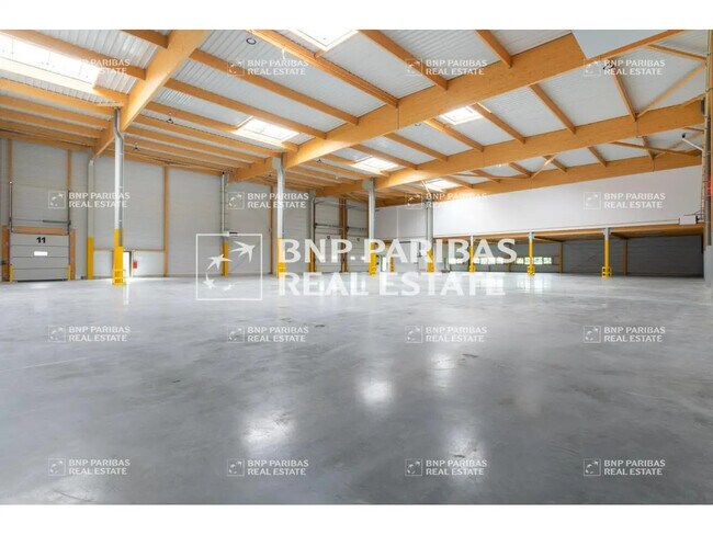 Plus de détails pour Bureau, Local d'activités à louer