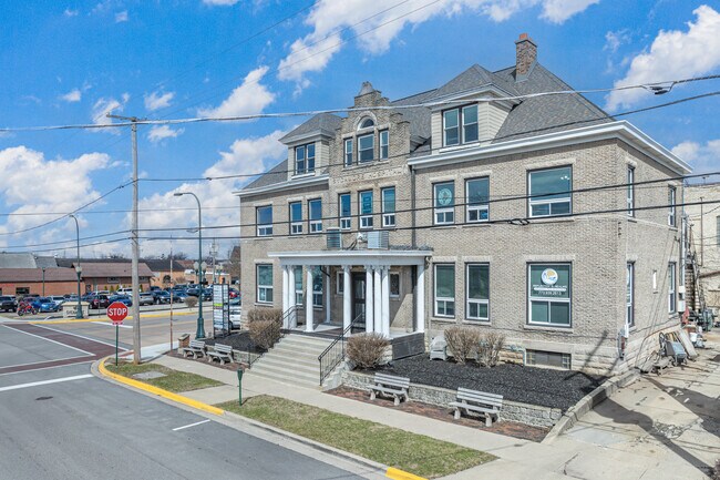 Plus de détails pour 215 W Elm St, Sycamore, IL - Bureau à vendre