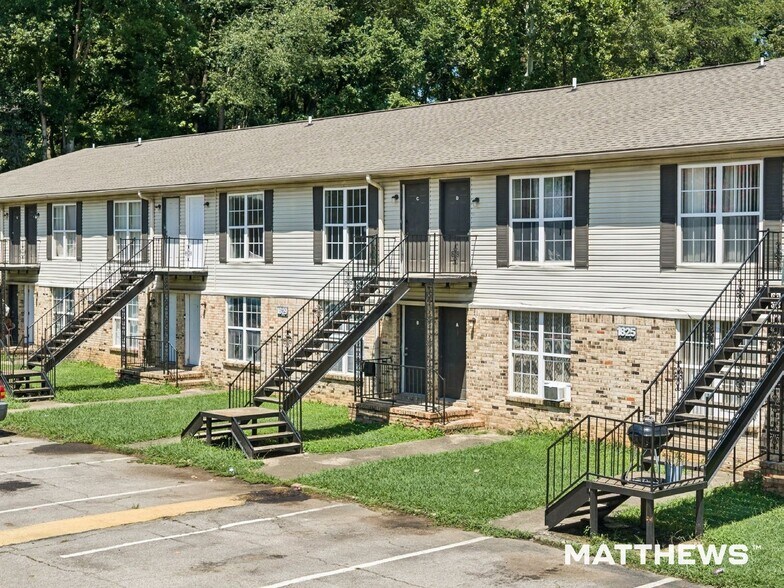 1814 Bond Cir, Birmingham, AL à vendre - Photo de l’immeuble – Image 2 sur 3