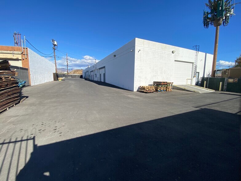 10465 San Fernando Rd, Pacoima, CA à louer - Photo de l’immeuble – Image 2 sur 4