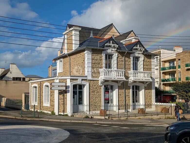 Bureau dans Dinard à louer - Photo de l’immeuble – Image 3 sur 7