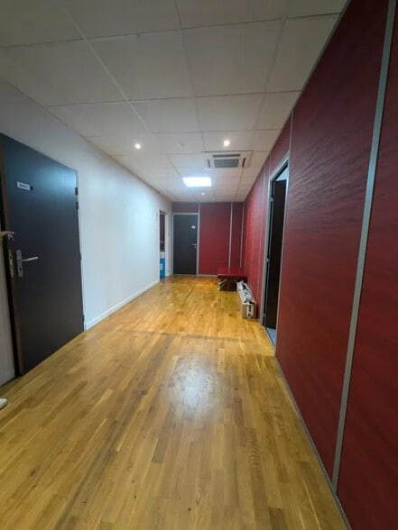 Bureau dans Saint-Aubin-sur-Gaillon à louer - Photo intérieure – Image 1 sur 4