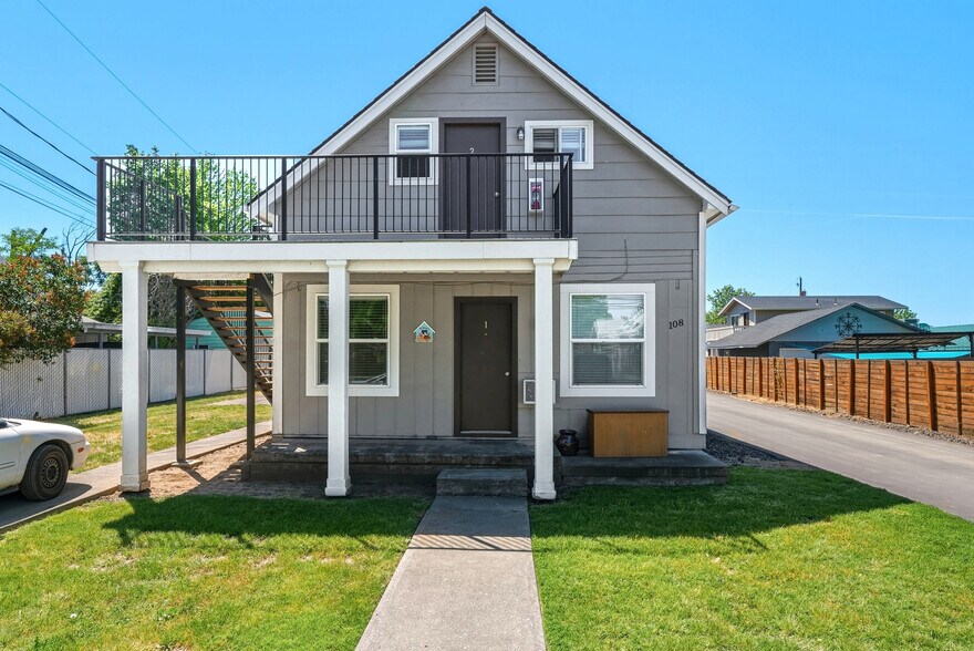 108 SE 6th St, College Place, WA à vendre - Photo de l’immeuble – Image 1 sur 12