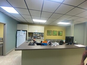 12905 SW 42nd St, Miami, FL à louer Photo intérieure– Image 2 sur 4