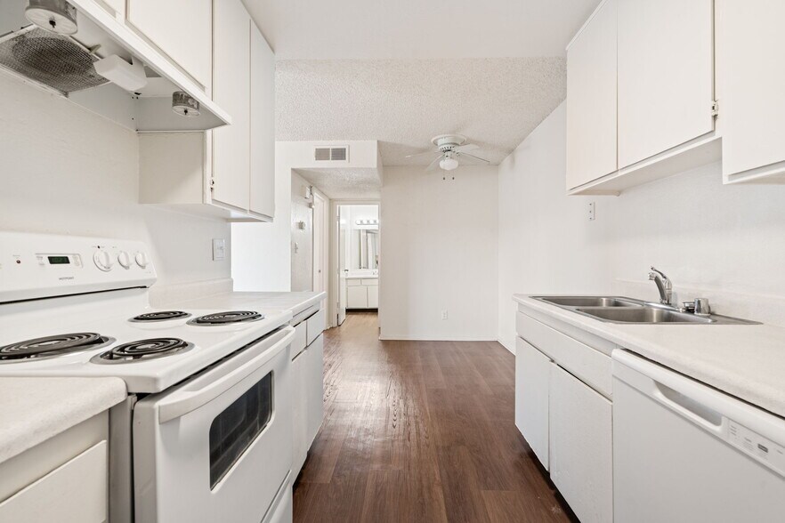 4585 E McKinley Ave, Fresno, CA à vendre - Photo de l’immeuble – Image 3 sur 11