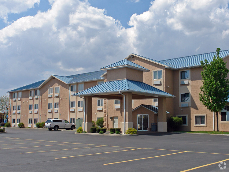 120 W Stevenson Rd, Ottawa, IL à vendre - Photo de l’immeuble – Image 2 sur 7