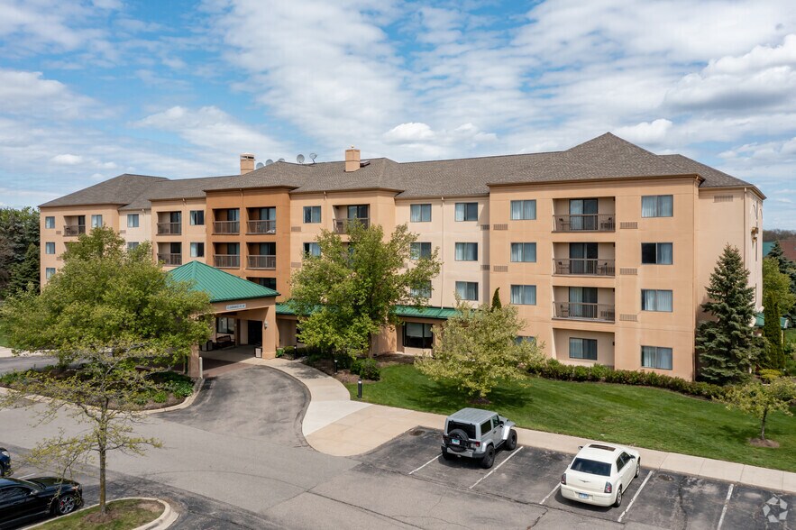 3555 Centerpoint Pky, Pontiac, MI à vendre - Photo de l’immeuble – Image 3 sur 4