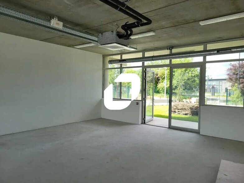Bureau dans VILLENAVE-D'ORNON à louer - Photo de l’immeuble – Image 1 sur 8