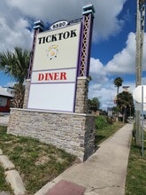 8520 W Irlo Bronson Memorial Hwy, Kissimmee, FL à louer Photo de l’immeuble– Image 2 sur 4