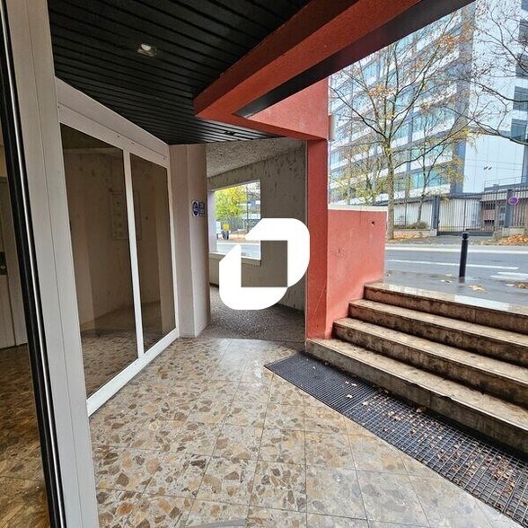 Bureau dans Saint-Denis à vendre - Photo de l’immeuble – Image 2 sur 11