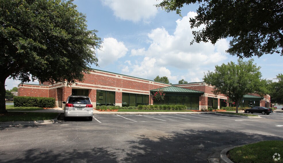 330 Corporate Way, Orange Park, FL à louer - Photo principale – Image 1 sur 4