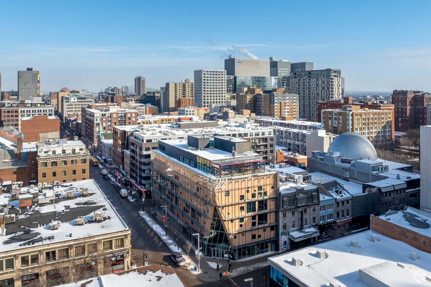 22 Rue Ste-Catherine E, Montréal, QC à louer - Aérien – Image 2 sur 3