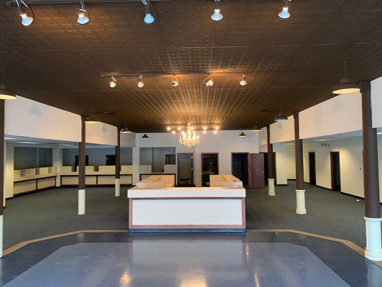 711 Washington Ave, Bay City, MI à louer - Photo principale – Image 1 sur 22