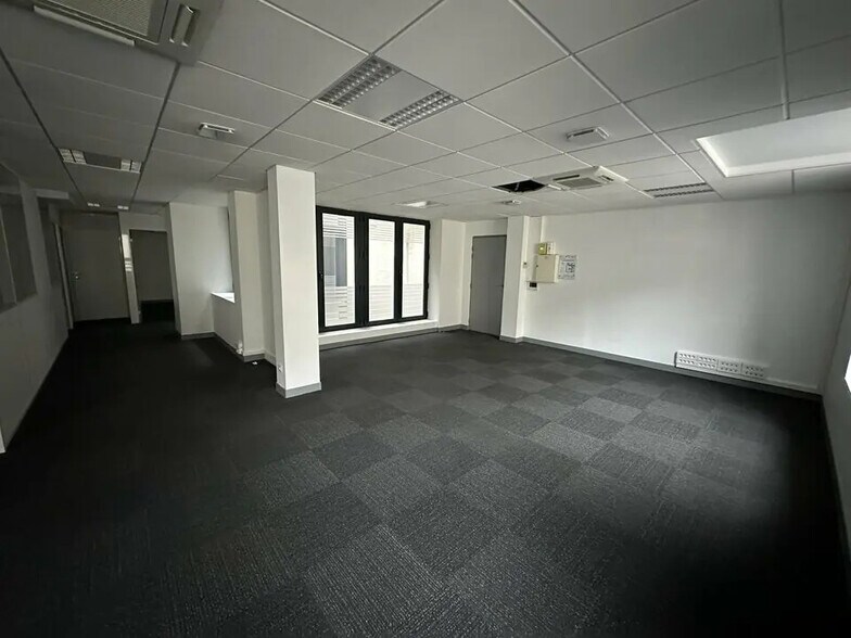 Bureau dans Reims à louer - Photo de l’immeuble – Image 2 sur 4