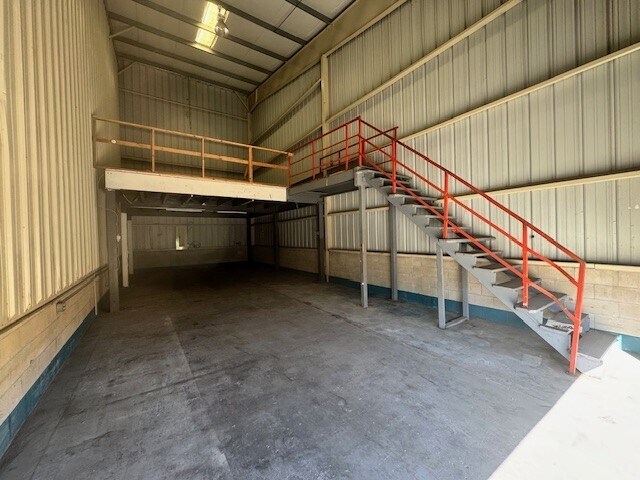 91-240 Kuhela St, Kapolei, HI à louer - Photo de l’immeuble – Image 2 sur 4