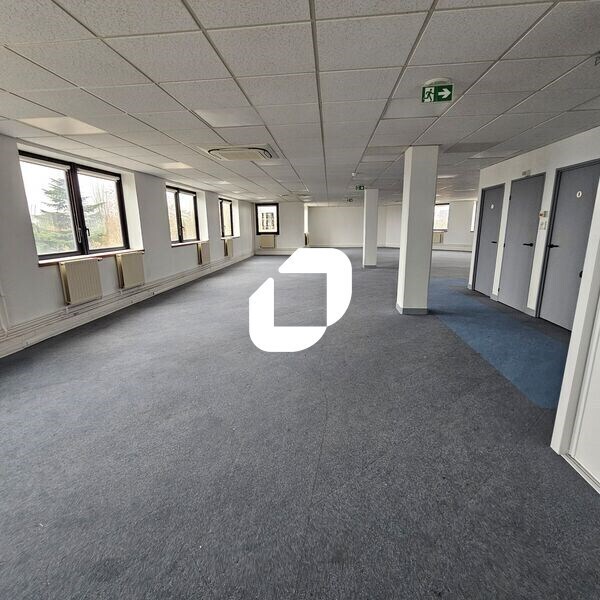 Bureau dans Saint-Denis à vendre Photo de l’immeuble– Image 1 sur 12