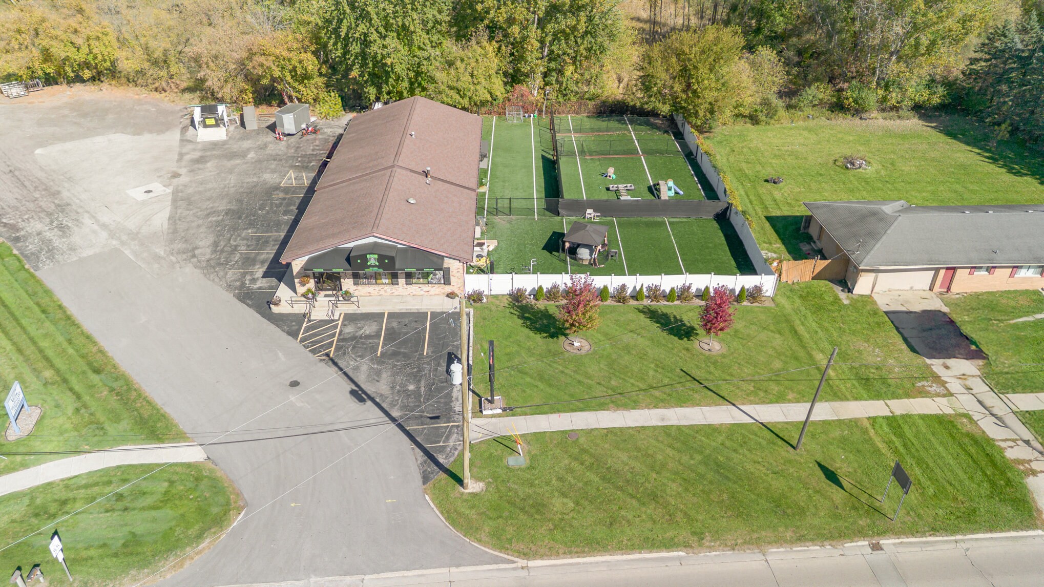 2412 Midland Rd, Saginaw, MI à vendre Photo de l’immeuble– Image 1 sur 29