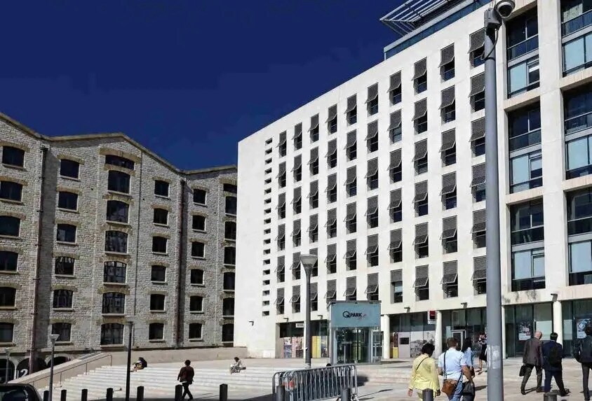 Bureau dans Marseille à louer - Photo de l’immeuble – Image 2 sur 3