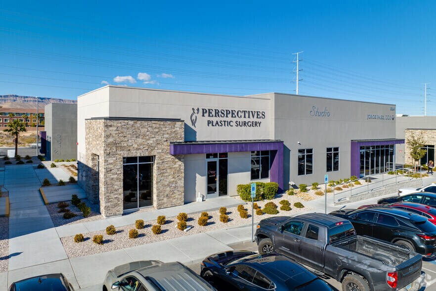 5864 S Durango Dr, Las Vegas, NV à vendre - Photo principale – Image 1 sur 38