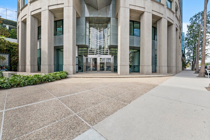 11400 W Olympic Blvd, Los Angeles, CA à louer - Photo de l’immeuble – Image 2 sur 6