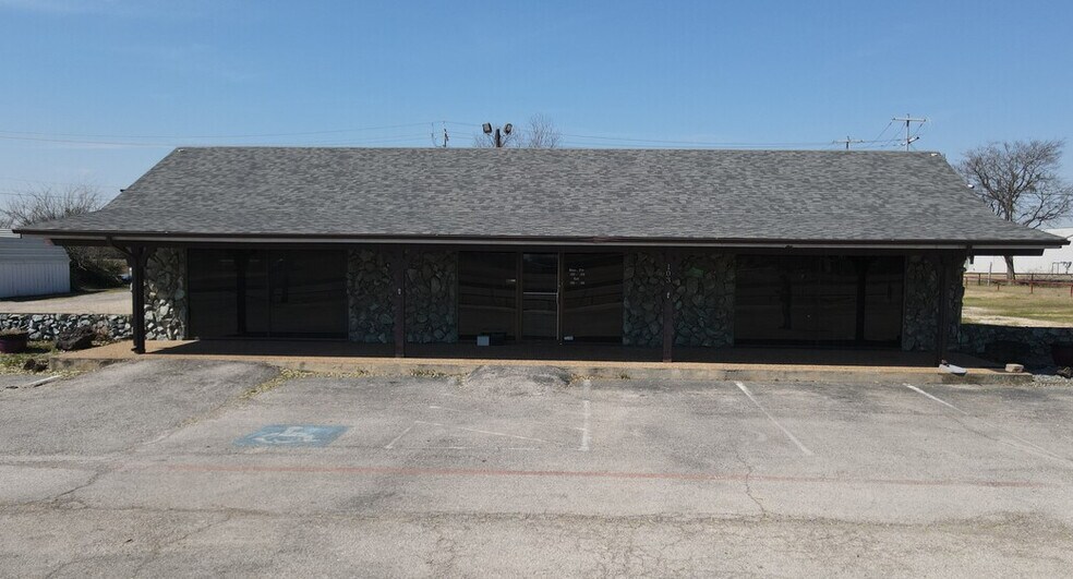 103 S Stemmons St, Sanger, TX à louer - Photo de l’immeuble – Image 3 sur 27