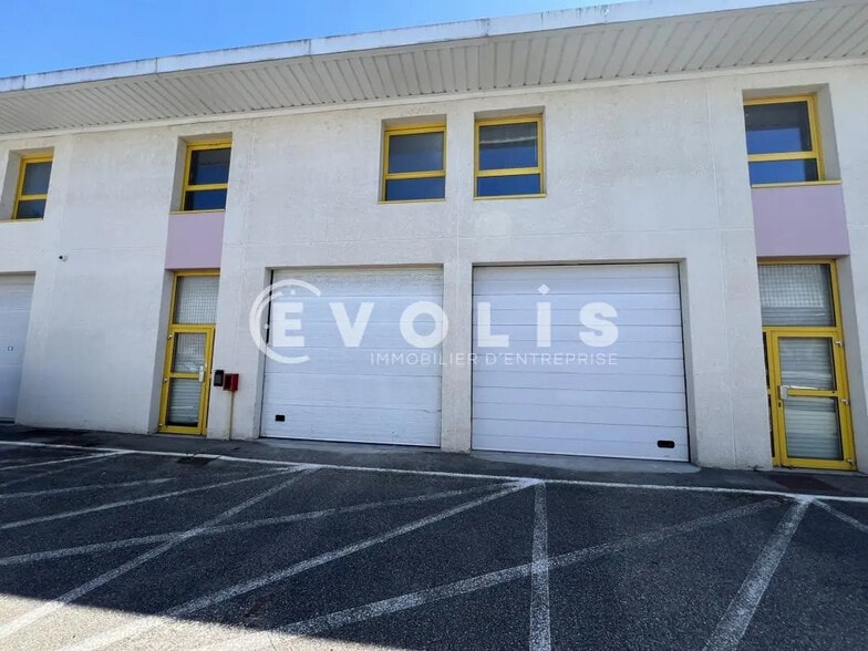 20 Rue Jean-Louis Calderon, Vaulx-en-Velin à louer - Photo de l’immeuble – Image 1 sur 16