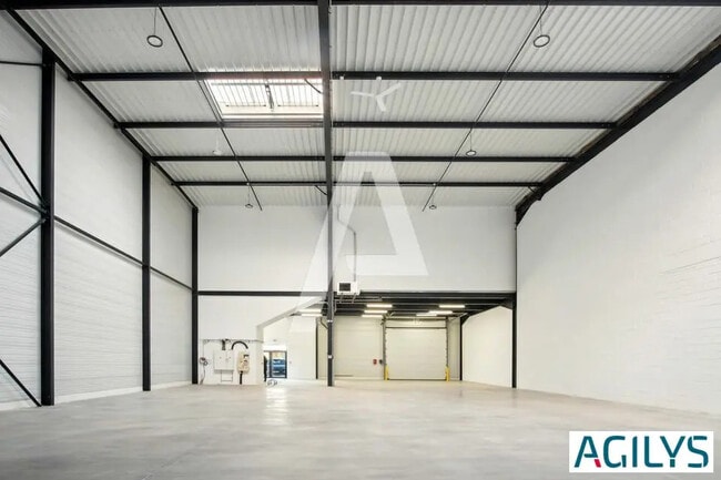 Plus de détails pour Local d'activités à louer