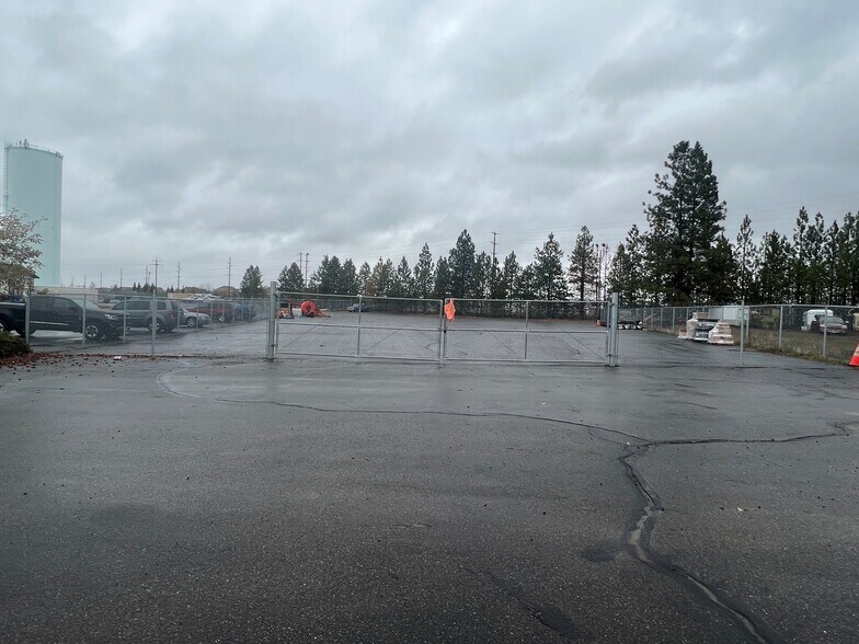 3946 W Industrial Loop, Coeur d'Alene, ID à louer - Photo de l’immeuble – Image 3 sur 7