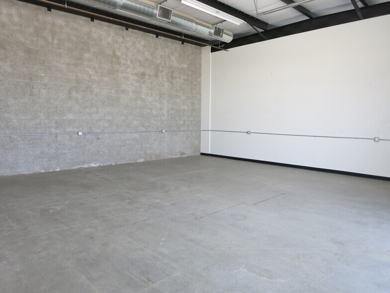 1621 1st St, San Fernando, CA à louer - Photo de l’immeuble – Image 2 sur 10