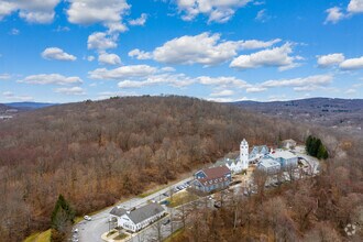 600 Clock Tower Cmn, Brewster, NY - VUE AÉRIENNE  vue de carte