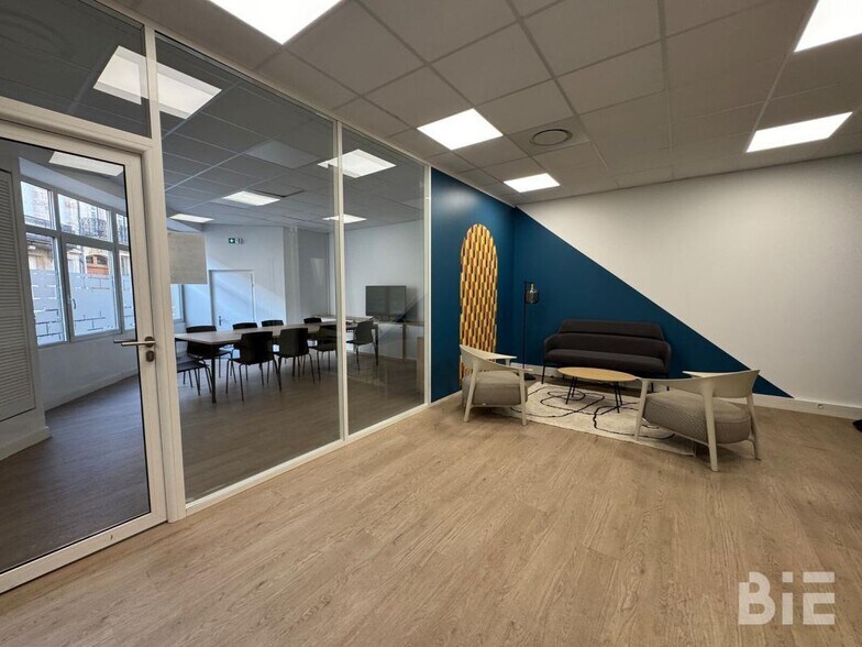 Bureau dans Bordeaux à vendre - Photo de l’immeuble – Image 2 sur 10