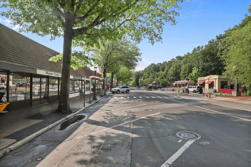 1159-1177 Pleasantville Rd, Briarcliff Manor, NY à vendre - Photo de l’immeuble – Image 2 sur 22