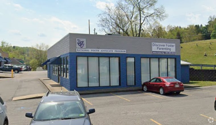 909 Morgantown Ave, Fairmont, WV à louer - Photo de l’immeuble – Image 1 sur 3