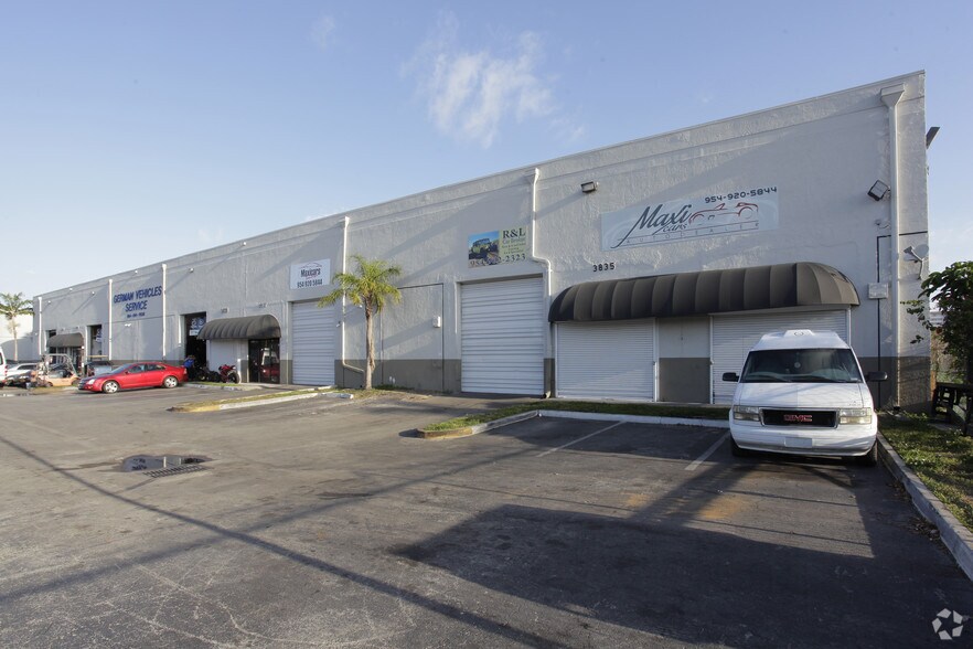 3989-4011 Pembroke Rd, Hollywood, FL à louer - Photo de l’immeuble – Image 2 sur 10