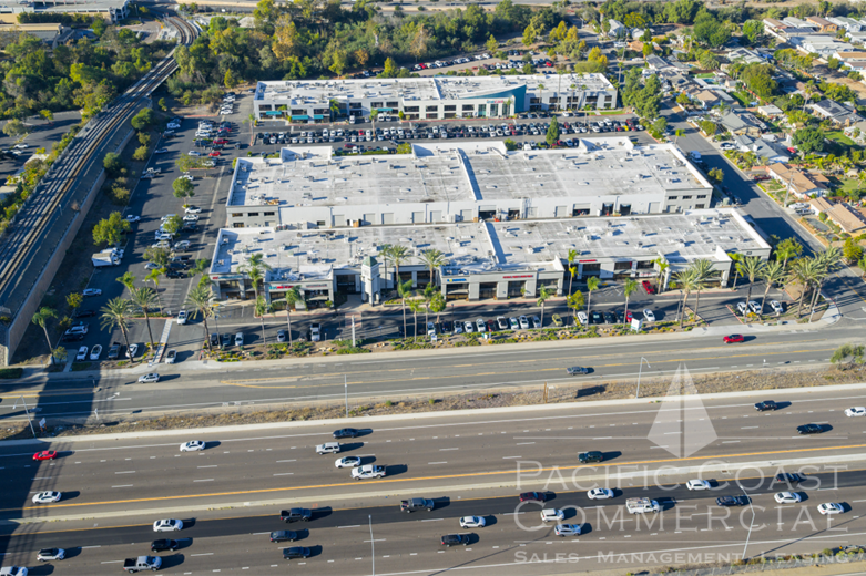 340 Rancheros Dr, San Marcos, CA à vendre - Photo de l’immeuble – Image 3 sur 9